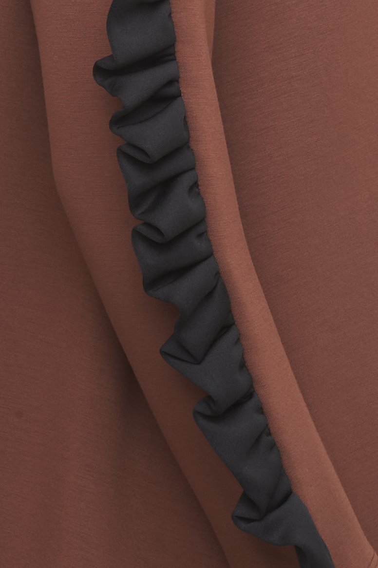 Seoul Top in Cocoa and Black