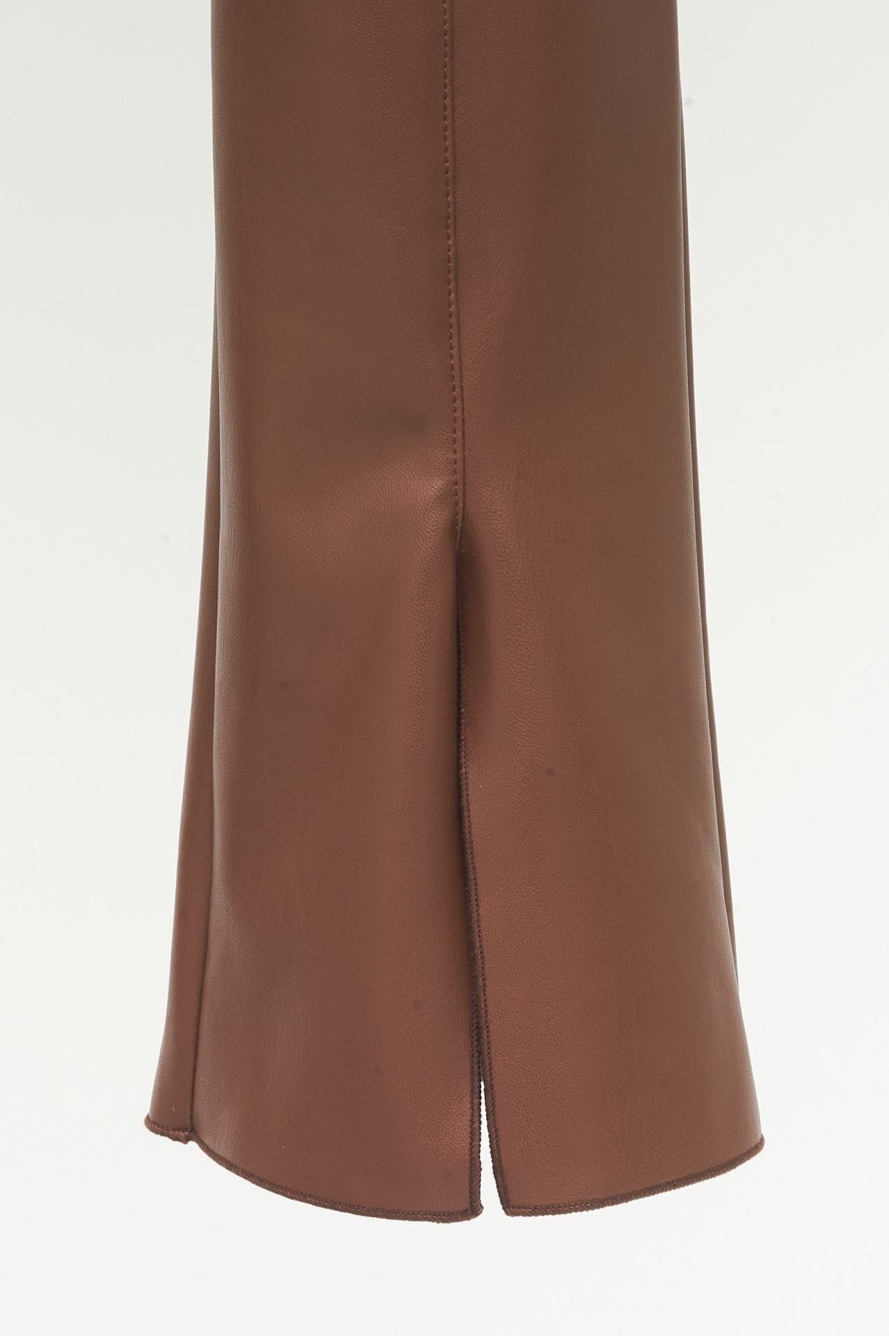 Panta Ny donna in ecopelle color cuoio con spacchi frontali