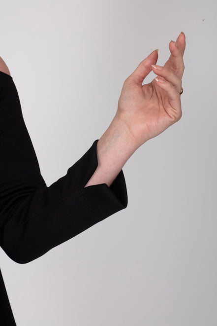 Maglia Sara felpa spalle scoperte scuba nera