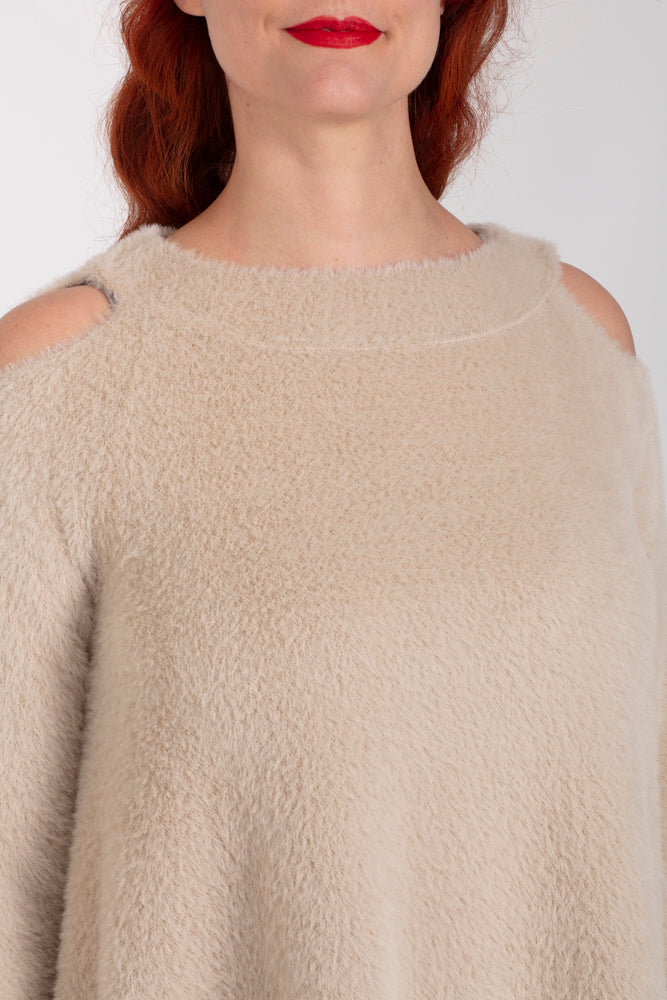 Maglia Sara felpa spalle scoperte pelouche cipria
