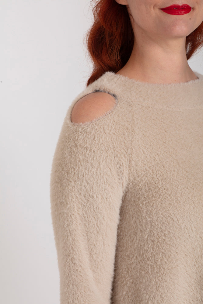Maglia Sara felpa spalle scoperte pelouche cipria