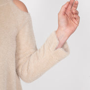 Maglia Sara felpa spalle scoperte pelouche cipria