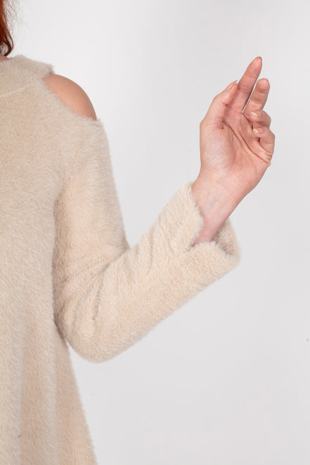 Maglia Sara felpa spalle scoperte pelouche cipria