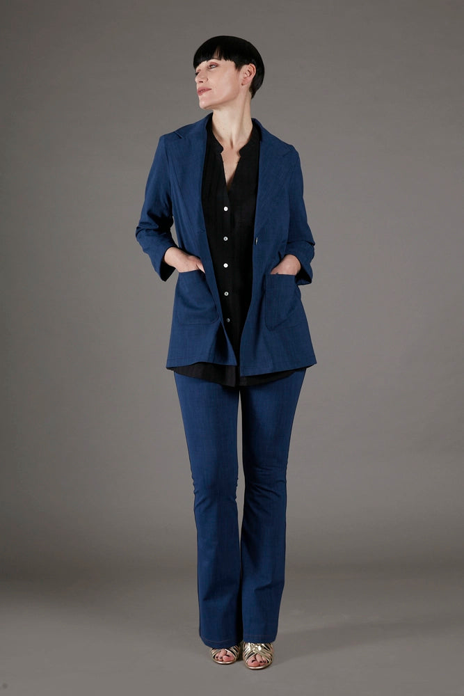 Jeans flare donna blu chiaro delavè con baschina in punto Milano leggero stretch