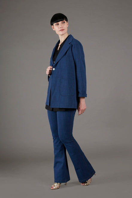 Jeans flare donna blu chiaro delavè con baschina in punto Milano leggero stretch