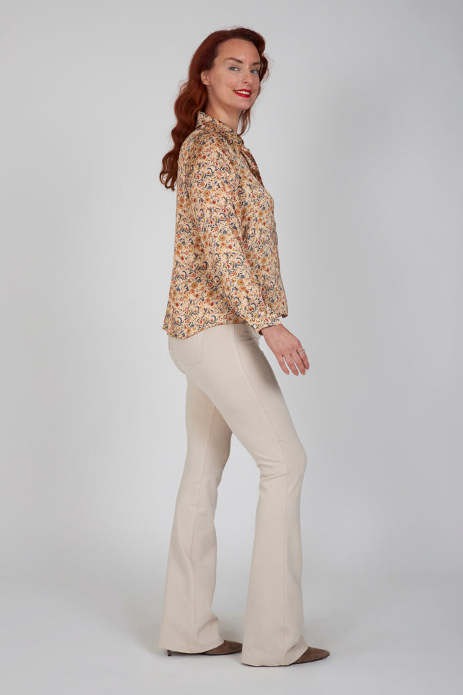Jeans flare beige con baschina in punto Milano stretch