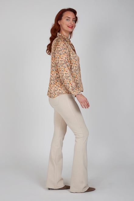Jeans flare beige con baschina in punto Milano stretch