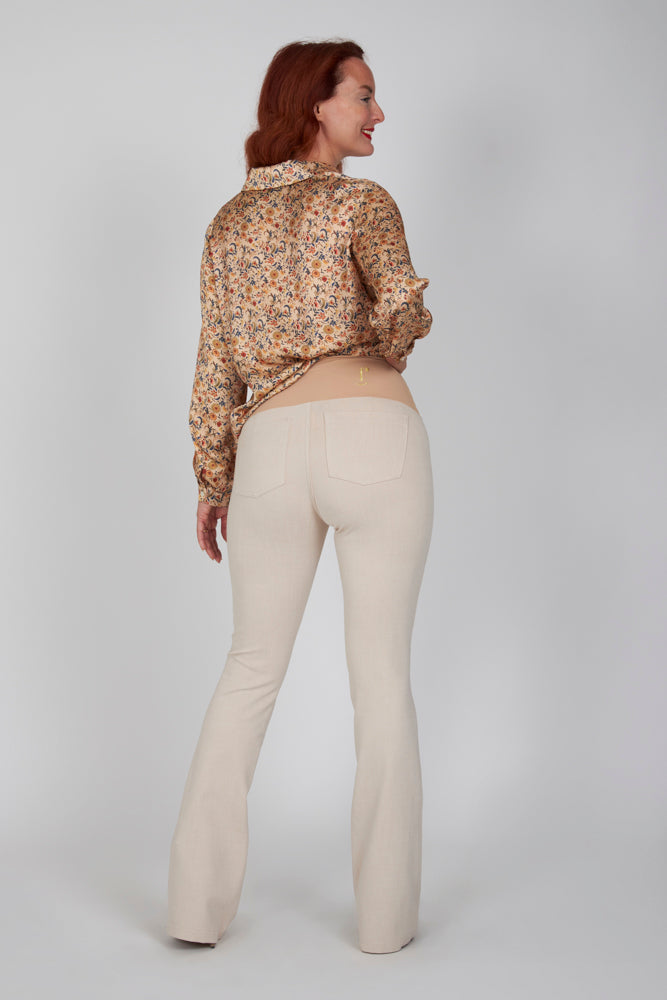 Jeans flare beige con baschina in punto Milano stretch