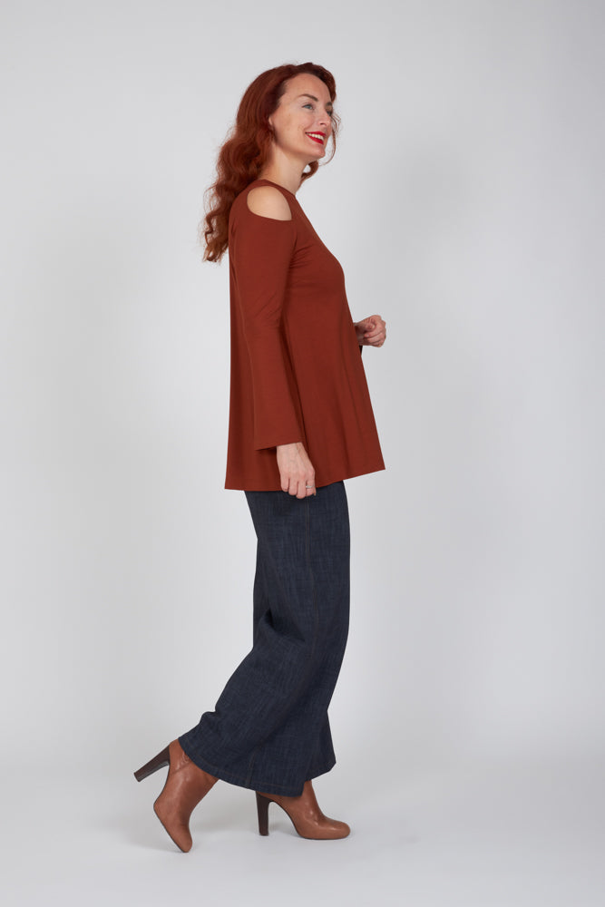 Maglia donna color cannella manica lunga con scollo all’americana Ischia