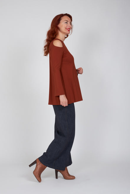 Maglia donna color cannella manica lunga con scollo all’americana Ischia