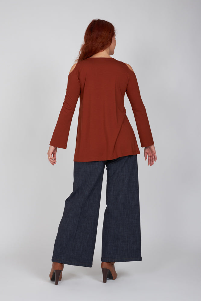 Maglia donna color cannella manica lunga con scollo all’americana Ischia