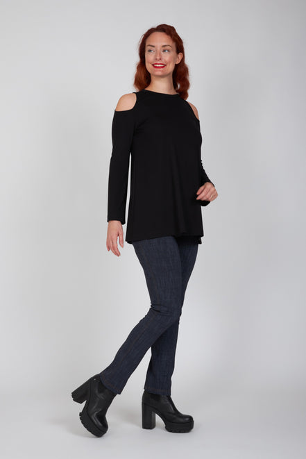 Maglia donna nera manica lunga con scollo all’americana Ischia
