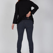 Jeans sigaretta punto milano blu delavè con baschina