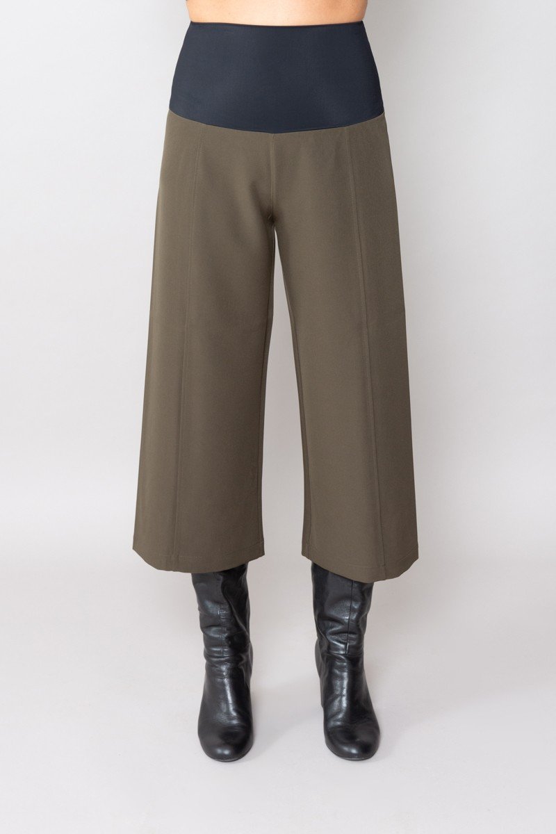 Capri Trousers in Army Green with Baschina Waistband