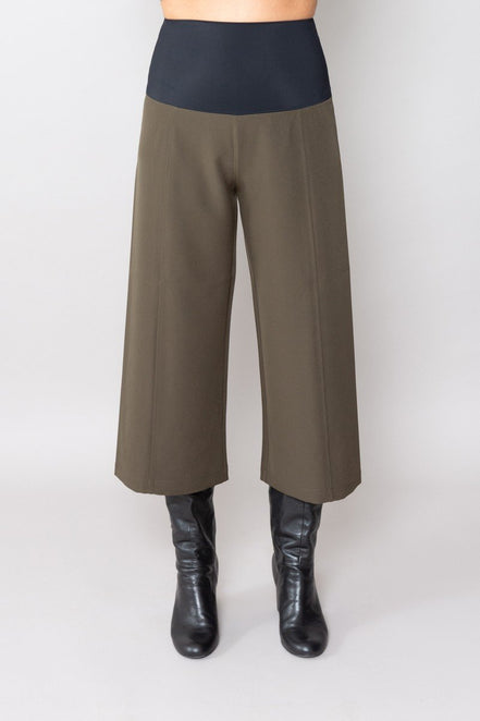 Capri Trousers in Army Green with Baschina Waistband