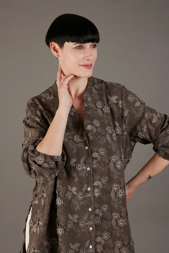 Camicia Vulcano ricamata tortora