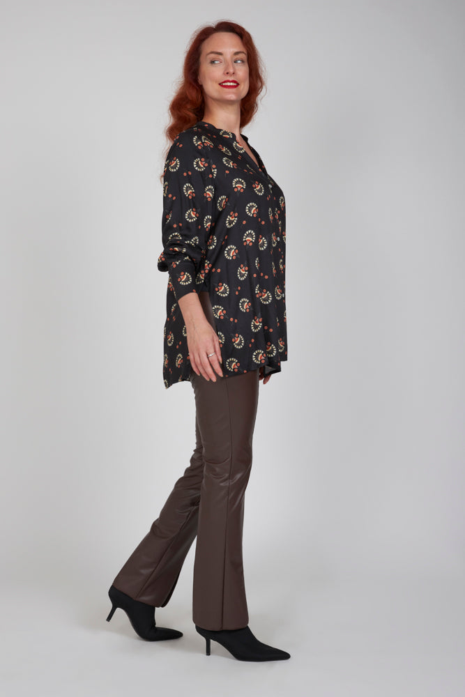 Camicia donna NY over stampa nera in satin di viscosa