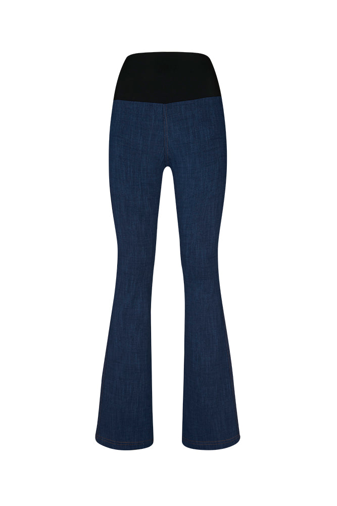 Jeans flare donna blu chiaro delavè con baschina in punto Milano leggero stretch