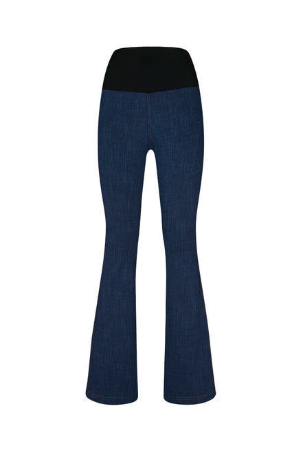 Jeans flare donna blu chiaro delavè con baschina in punto Milano leggero stretch