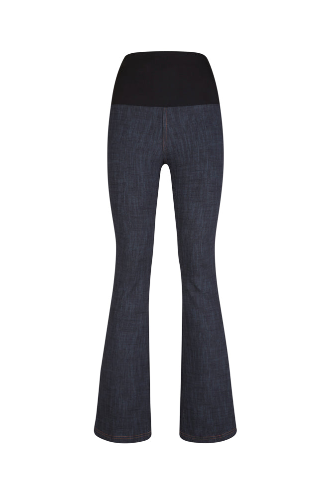 Jeans flare donna blu delavé con baschina in punto Milano stretch