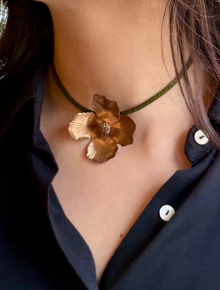 Sboccia choker bocciolo oro